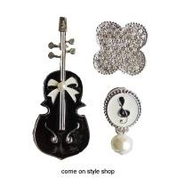 ราคา เซตเข็มกลัด เข็มกลัดเซต ชุด 3 ชิ้น เข็มกลัดเครื่องดนตรีสีดำกรอบเงิน, เข็มกลัดดอกไม้สีเงิน, pin วงรีตัวโน๊ตเพลง พื้นขาวกรอบเงินจี้ไข่มุก งานเกาหลีคุณภาพดี สวยงามสง่า 3 pieces collection brooch with gui