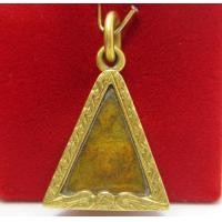 ราคา พระสมเด็จนางพญา เนื้อดิน เลี่ยมทอง ฉลุลาย นน. 8.34 g (027246)