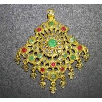 ราคา จี้ อุบะ 3 สี มรกต ทับทิม เพชรซีก ฉลุลาย ตุ้งติ้ง ทอง90 แบบงานโบราณ สวยมาก นน. 24.83 g (045317)