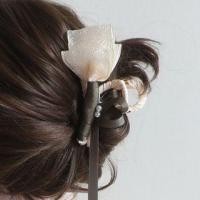 ราคา Floral Hair Claw Off-White - One Size (1114369808)