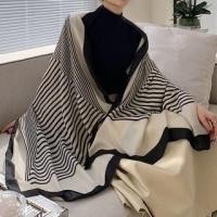 ราคา Striped Contrast Trim Shawl Black & Off-White - 180cm x 90cm (1125727768)