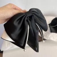 ราคา Bow Faux Pearl Hair Claw Black & Off-White - One Size (1126739527)