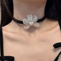 ราคา Floral Heart Faux Leather Choker Silver & White & Black - One Size (1126917445)