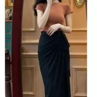 ราคา Set: Short-Sleeve Crewneck Plain Top + High Waist Maxi Skirt (1128890306)