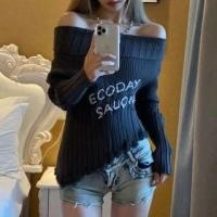 ราคา Off Shoulder Lettering Sweater / Mid Rise Washed Denim Shorts (1125333992)