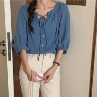 ราคา 3/4-Sleeve Tie-Neck Plain Frill Trim Button-Up Blouse (1120685962)