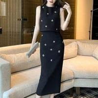 ราคา Set: Sleeveless Round Neck Plain Rhinestone Top + High Waist Slit Midi Pencil Skirt (1128993441)