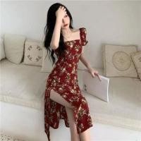 ราคา Short-Sleeve Square Neck Floral Print Slit Midi Sheath Dress (1129188644)