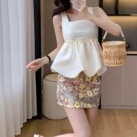 ราคา Sleeveless Square Neck Plain Peplum Top / High Rise Floral Patterned Sequin Pencil Skirt / Set (Various Designs) (1129230604)
