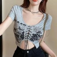 ราคา Short-Sleeve Scoop Neck Lettering Asymmetrical Lace-Up Crop T-Shirt (1129413513)