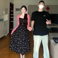 ราคา Couple Matching Spaghetti Strap V-Neck Floral Print A-Line Dress / Plain Ruffle Trim Open Front Crop Cardigan / Elbow-Sleeve Crew Neck T-Shirt (Various Designs) (1129594787)