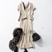 ราคา Set: Short-Sleeve V-Neck Plain Top + High Waist Maxi A-Line Skirt (1129633798)