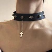 ราคา Faux Leather Gothic Choker Necklace With Silver Cross Pendant Black - One Size (1129755218)