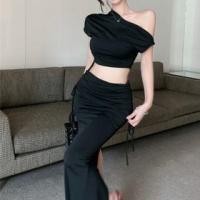 ราคา Set: Short-Sleeve Asymmetrical Plain Crop Top + High Rise Maxi Skirt (1129876119)