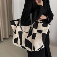 ราคา Geometric Print Applique Canvas Carryall Bag (1125267972)
