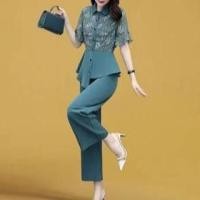 ราคา Set: Short-Sleeve Floral Asymmetrical Peplum Blouse + High Waist Plain Cropped Wide Leg Pants (1130590378)