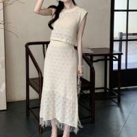 ราคา Set: Crew Neck Plain Pointelle Knit Crop Tank Top + Elastic Waist Fringed Midi H-Line Skirt (1130777506)