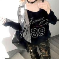 ราคา Long-Sleeve Scoop Neck Cold-Shoulder Lettering Rhinestone T-Shirt (1131019785)