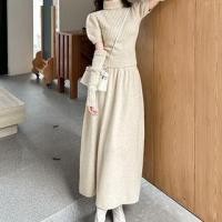 ราคา Set: Short-Sleeve Turtleneck Plain Knit Top + Maxi A-Line Skirt (1131141098)