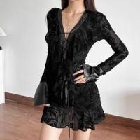 ราคา Bell Sleeve V-Neck Plain Lace Panel Slim-Fit Mini Bodycon Dress (1131297525)