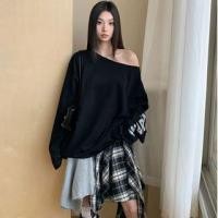 ราคา Long-Sleeve One-Shoulder Lettering Oversized Tee / High Waist Plain Plaid Panel Asymmetrical A-Line Skirt (1131687520)