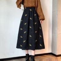 ราคา High Rise Flower Embroidered Midi A-Line Skirt (1131717215)