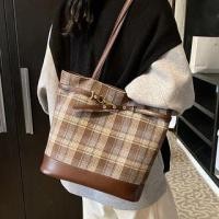 ราคา Plaid Buckled Tote Bag (1131761196)