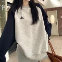 ราคา Crew Neck Lettering Raglan Pullover (1131745440)