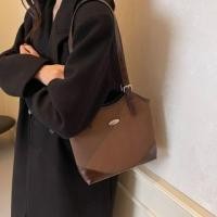 ราคา Buckled Faux Leather Tote Bag (1131772557)