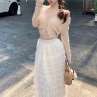 ราคา Long-Sleeve V-Neck Plain Button Crop Knit Top / Lace Bra Top / High Waist Tiered Midi A-Line Tulle Skirt (1131973550)