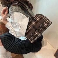 ราคา Plaid Buckled Tote Bag (1132174116)