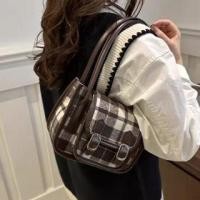 ราคา Plaid Flap Buckled Shoulder Bag (1132329421)