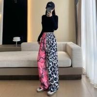 ราคา Long-Sleeve Crew Neck Plain Crop T-Shirt / Mid Rise Leopard Print Panel Wide Leg Pants (1132467361)