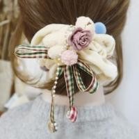 ราคา Flower Pom Pom Bow Scrunchie Off-White - One Size (1132471240)