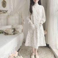 ราคา Long-Sleeve Turtleneck Lace Blouse / Round Neck Floral Embroidered Fleece Midi A-Line Overall Dress / Set (1132626298)
