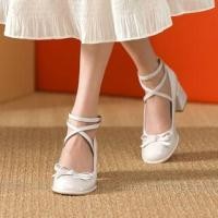 ราคา Chunky Heel Ankle Strap Plain Bow Accent Patent Leather Mary Jane Pumps (1132809596)