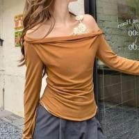 ราคา Cold-Shoulder Long-Sleeve Asymmetrical Plain Floral Top (1132889790)