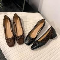 ราคา Low Heel Leopard Print Faux Leather Panel Bow Accent Brogue Pumps (1132909419)