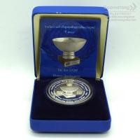 ราคา เหรียญที่ระลึก: เหรียญ 900 บาท &quot;UNDP&quot; รางวัลความสำเร็จสูงสุดด้านการพัฒนามนุษย์ ปี 2549 เนื้อเงินขัดเงา
