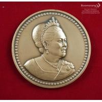 ราคา เหรียญที่ระลึก: เหรียญขนาด 7 ซม. สมเด็จพระนางเจ้าสิริกิติ์ พระบรมราชินีนาถ พระชนมพรรษา 80 พรรษา (12 สิงหาคม 2555) เนื้อทองแดงรมดำ