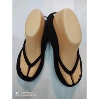 ราคา รองเท้ากำมะหยี่หนาสายหูหนีบกำมะหยี่สีดำ (3550539292)