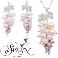ราคา Siwan Crystal "Sweet Grape Bunch" ต่างหูพร้อมจี้เข้าชุด พวงองุ่นมุกแก้วคริสตัลโทนสีม่วงชมพู (1553121922)