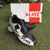 ราคา ทักรับโค้ดจ้า[TYROBIKE]-รองเท้าปั่นจักรยาน Lake สำหรับเสือหมอบ CX-176 หน้ากว้าง พื้นไนล่อน ลูกบิด BOA สีดำ (2275278171)