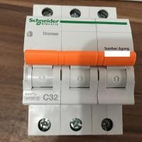ราคา Mcb 3PAS 32A Schneider Domae 400V โดมาสําหรับตกแต่งบ้านออฟฟิศ 3 เฟส (3010795848)