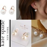 ราคา ส่งฟรี ต่างหูมุก Kate Spade แท้100% 329 บาท รวมส่ง (ราคาในชอป 2,000+++) (3684011853)