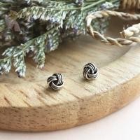 ราคา (S925) ต่างหูตะกร้อรมดำ เงินแท้ ตุ้มหูเงินแท้ Sterling Silver earrings (68606745)