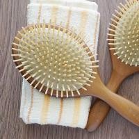 ราคา หวี แปรงหวีผม หวีแปรงผม หวี ด้ามไม้ Wood Brush Comb (176485839)