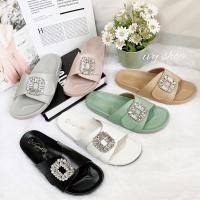 ราคา พิมพ์โค้ด IVY7S ลดเพิ่ม 15% พร้อมส่ง รองเท้าแตะแฟชั่น หน้าสวมติดคริสตัลเพชร Q’sweet สวย ฝุดๆ (9574530734)