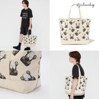 ราคา ลด 130.- ใช้โค้ด JIEWJUN /Kaws Tokyo First x Uniqlo tote bag สินค้าแท้ 100% (23129732854)