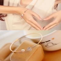 ราคา สร้อยข้อมือ แบบเปิด จี้เพชร รูปหัวใจรัก สำหรับผู้หญิง (2478463304)